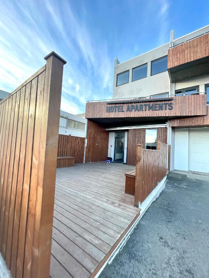 Modern Apartment With Hot Tub In אקורירי מראה חיצוני תמונה